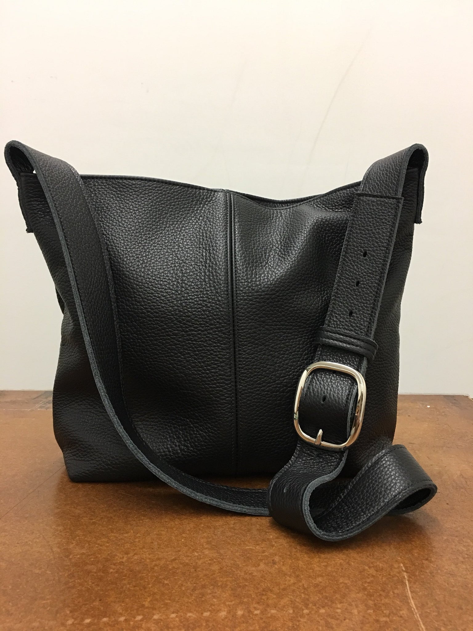 MESSENGER Bag | Black Pebble Leather | Marge & Rudy Handmade